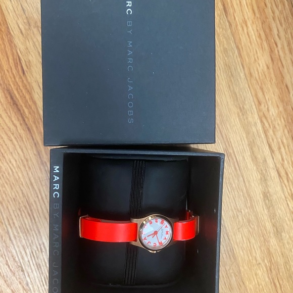 Marc Jacobs Watch - Picture 2 of 3